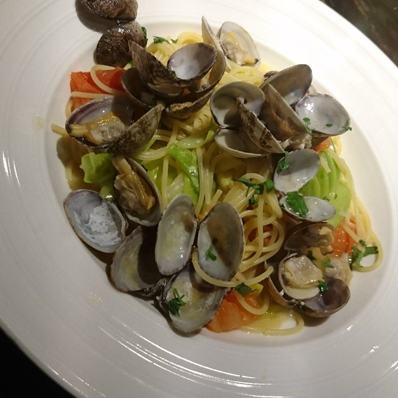 アサリとトマト、キャベツのボンゴレビアンコ(トラットリア クイント)