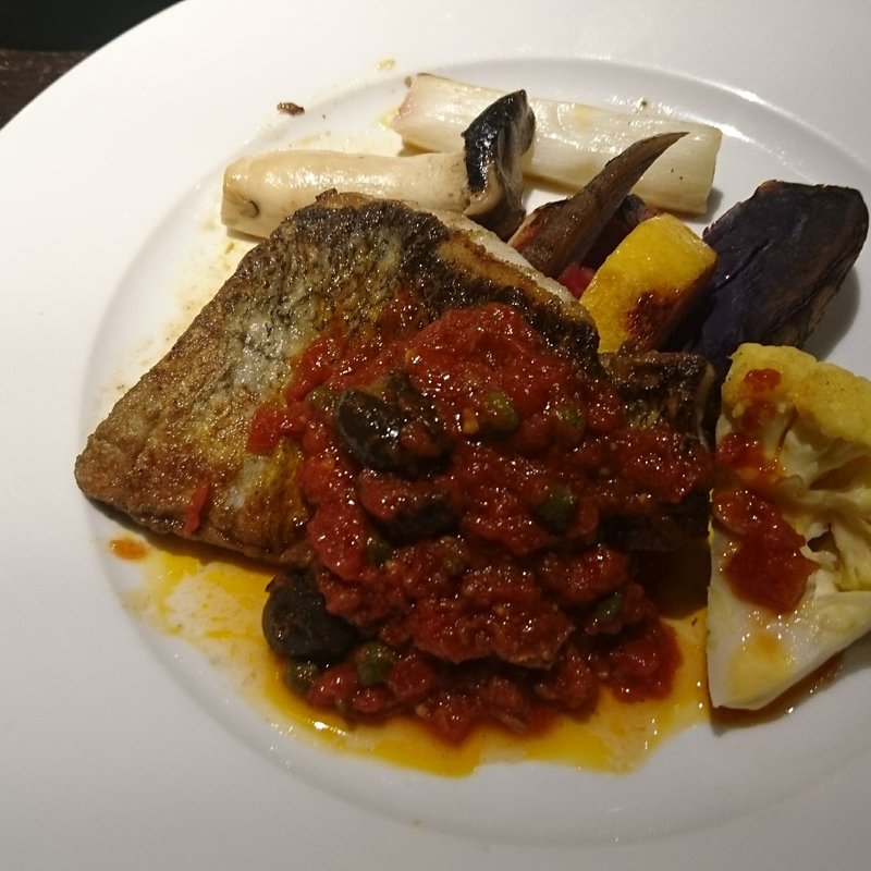 タラのムニエル、ブッタネスカソース(トラットリア クイント)