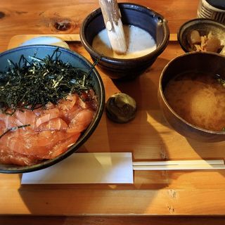 筥とろ鉄火丼(自然薯料理 筥崎とろろ 本店)