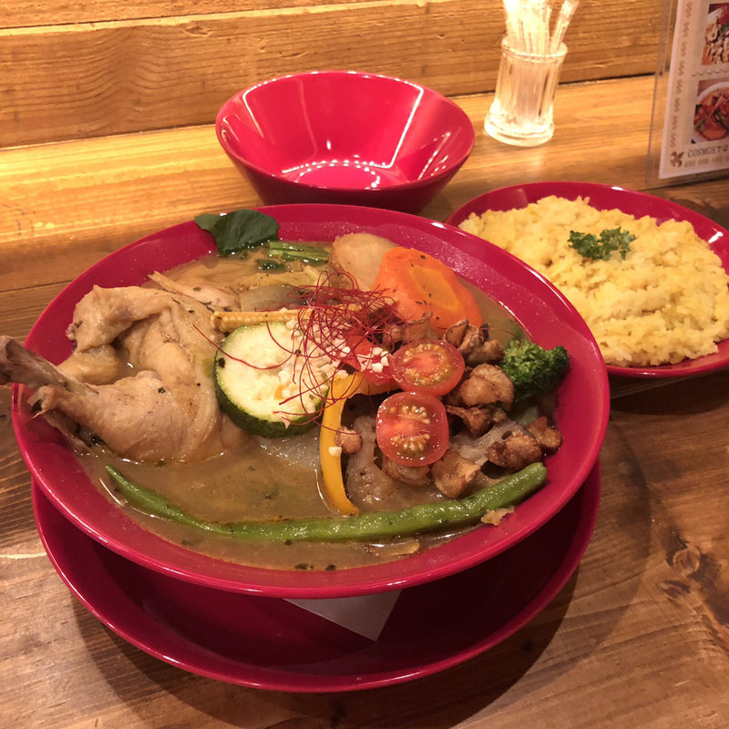 20種類の野菜とチキンレッグのスープカレー(無添加薬膳スープカレーCOSMOS)