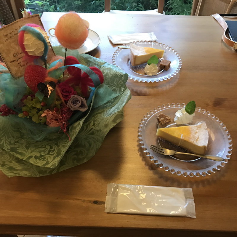 ケーキ  コーヒー(Flora flower & cafe)