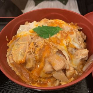 華味鳥の親子丼(博多鶏ソバ 華味鳥 ソラリアステージ店)