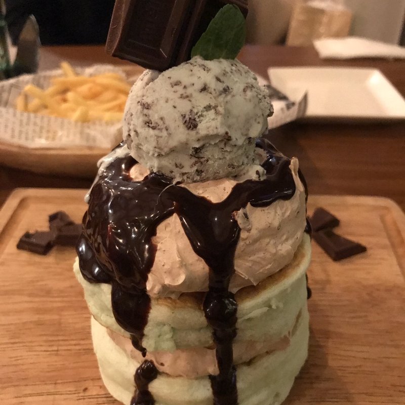 チョコミントパンケーキ(512 CAFE & GRILL )