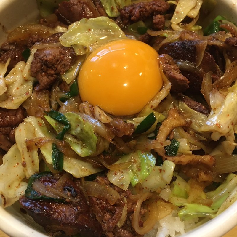 レバ野菜丼 卵黄のせ(新川大勝軒飯店)