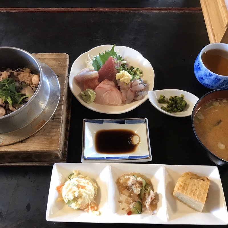 タコ釜飯セット(磯魚料理 鴨鶴)