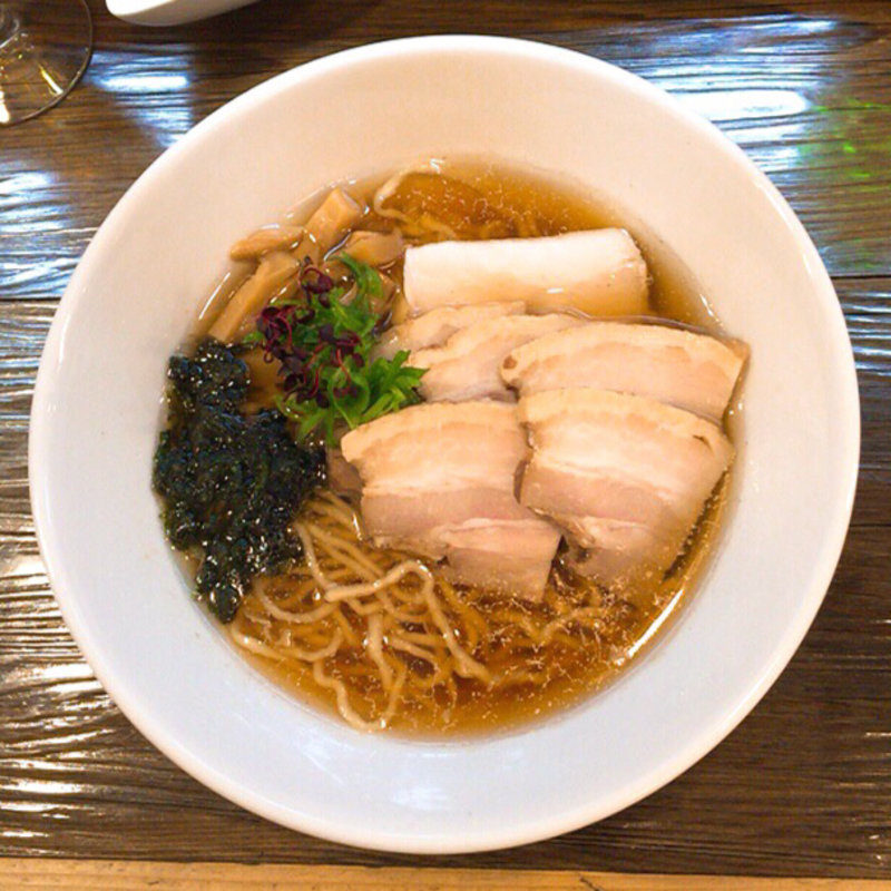 煮干し醤油らーめん(金彩〜KinIro〜)