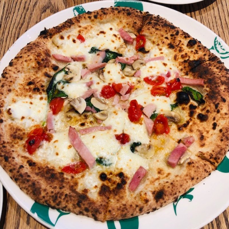 ピッツァブランカ(マーノ エ マーノ (mano-e-mano))