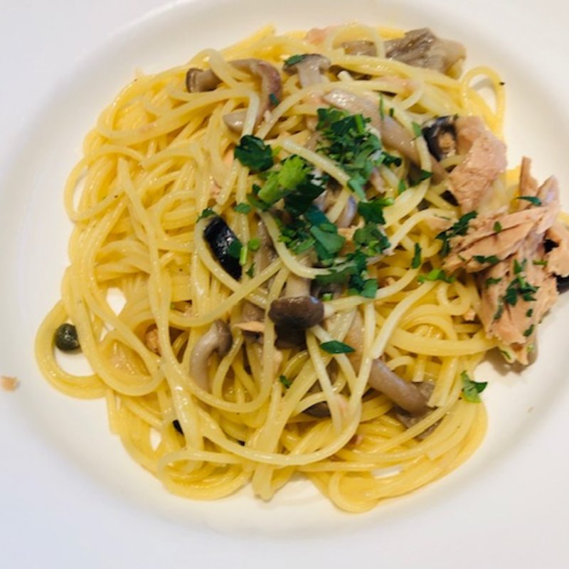 オイルパスタランチ(マーノ エ マーノ (mano-e-mano))