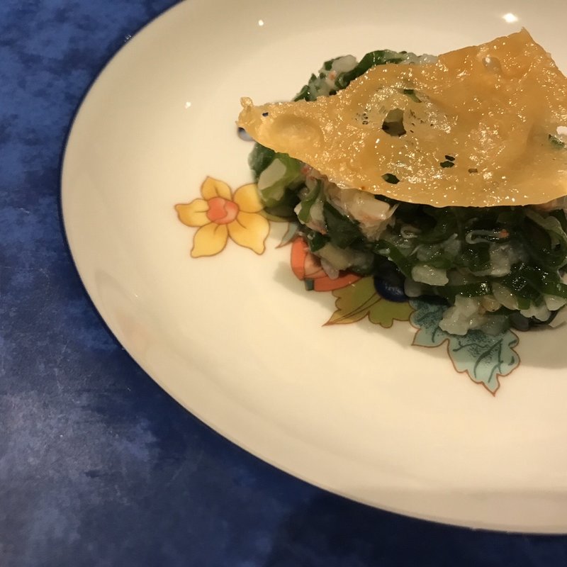 コース温かい前菜　緑米と蟹のリゾットチーズ煎餅のせ(スポンタネ )