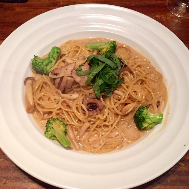 グリルチキンとブロッコリー九州醤油のクリームソース(タパス＆タパス 下北沢北口店)