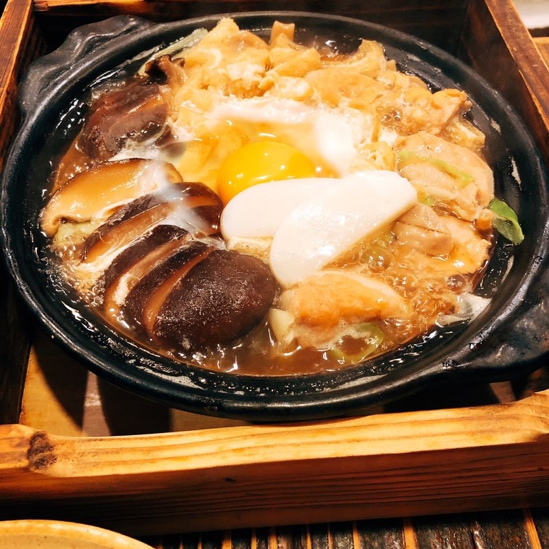 煮込みうどん（太めん）(黒うどん山長 原宿店)