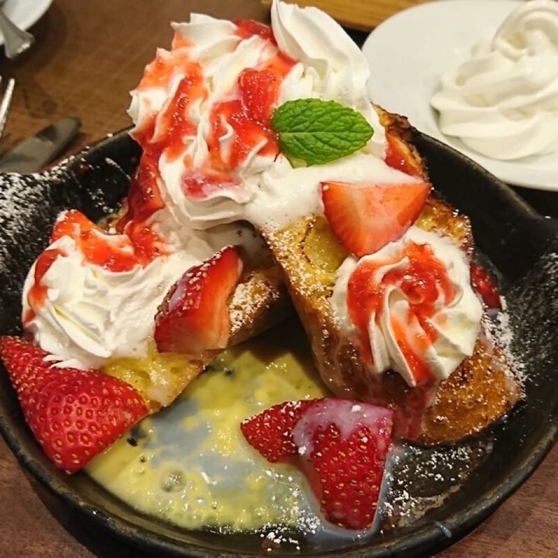 苺のフレンチトースト(倉式珈琲店 新百合ヶ丘エルミロード店)