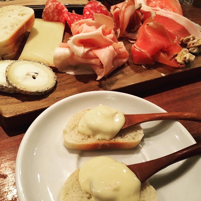 シャルキュトリーとチーズ盛合せ(スブリデオ・レストラーレ)