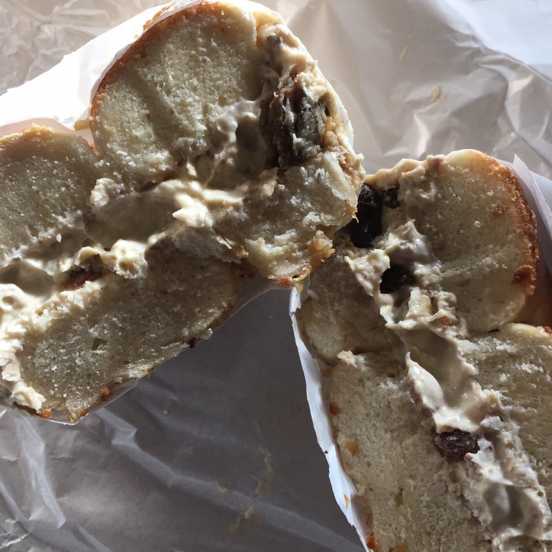 オニオンベーグル(ソイウォールナッツレーズンクリームチーズ)(マルイチベーグル （MARUICHI BAGEL）)