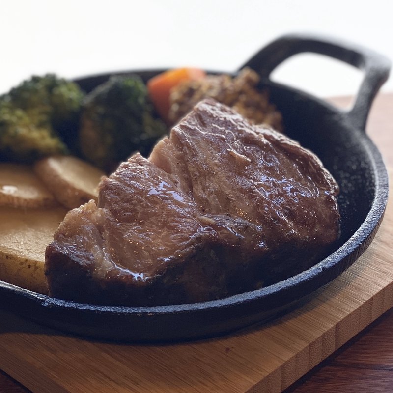 自家製 メガベーコンステーキ ハーフ(キッチン 土の庫)