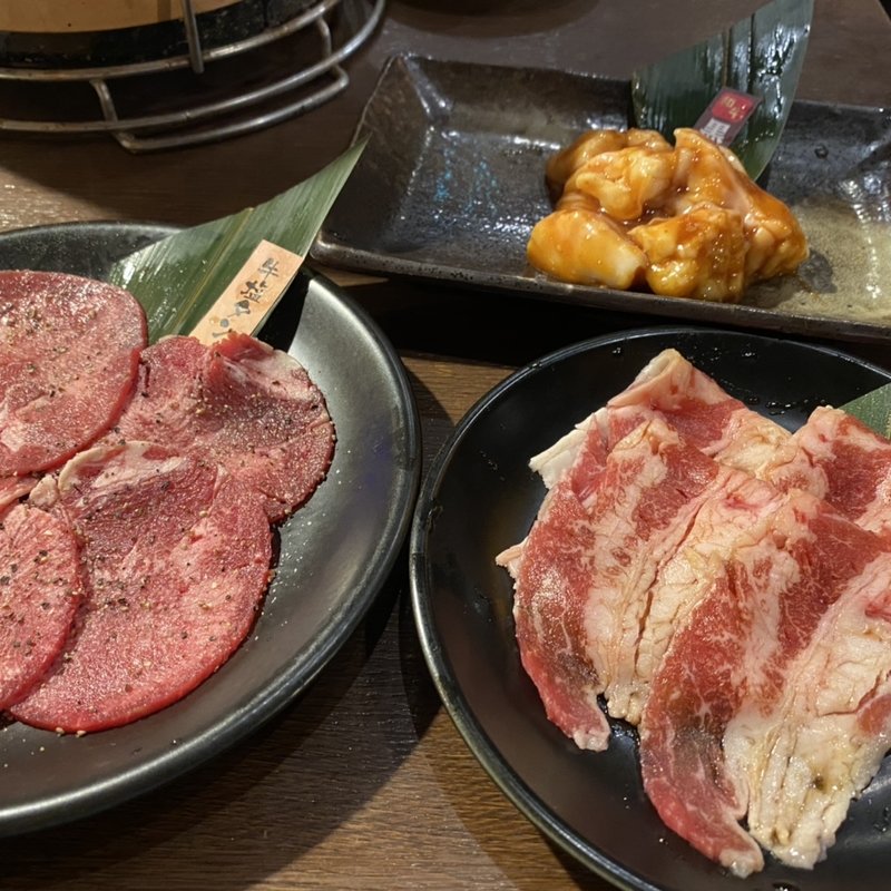 焼肉(新宿思い出横丁酒場　情熱ホルモン )