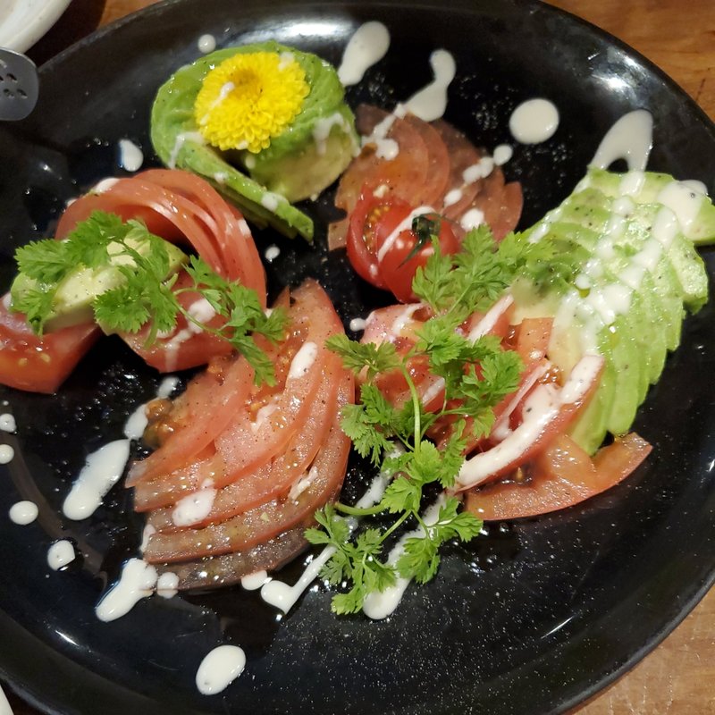 トマトとアボカドのサラダ(分福)