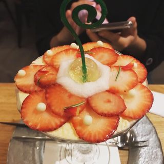 (夜パフェ　モモブクロ)