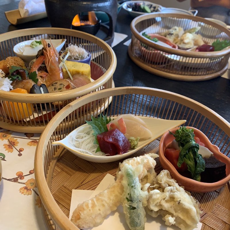 二段籠弁当(樹さき)