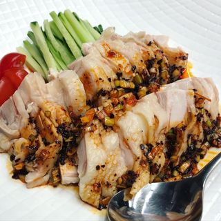 蒸し鶏の特製‼︎ 四川香味だれ(中華居酒屋 AJITO)