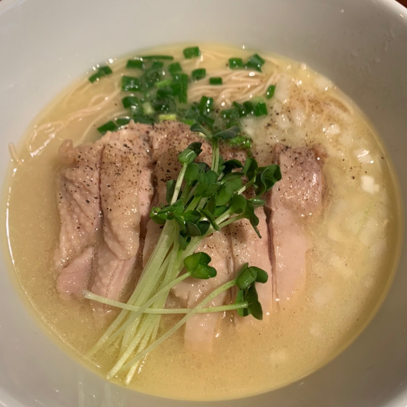 鶏白湯塩ラーメン(アジア食堂 パクパク)