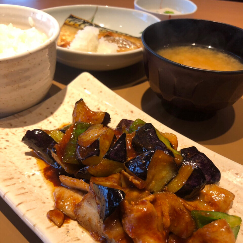 なす味噌と焼魚の定食(やよい軒 いこらも~る泉佐野店)