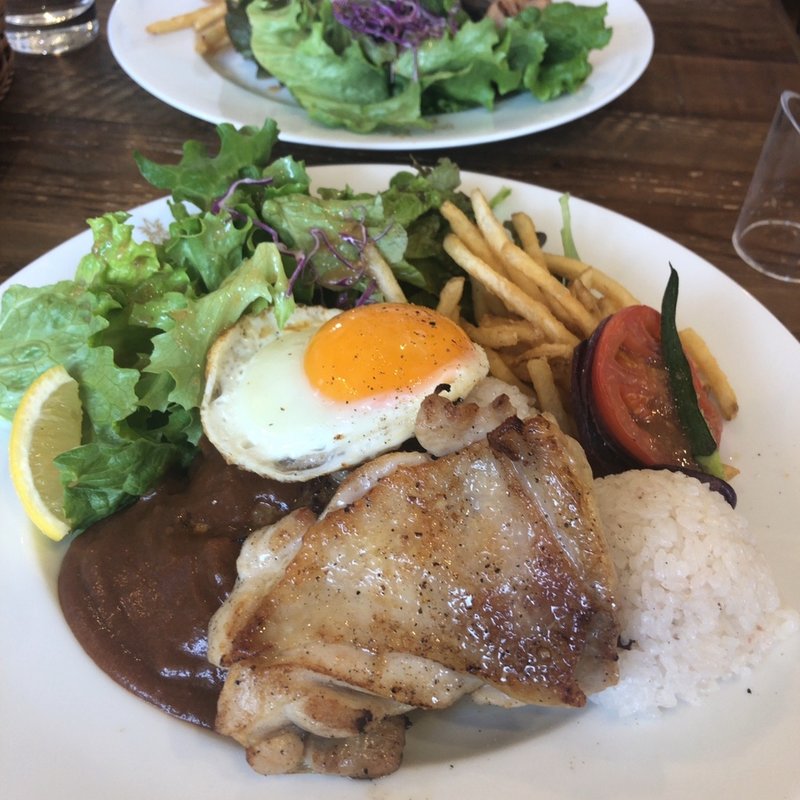 ロコモコチキンプレート(ALOHA CAFE Pineapple 宝塚店)