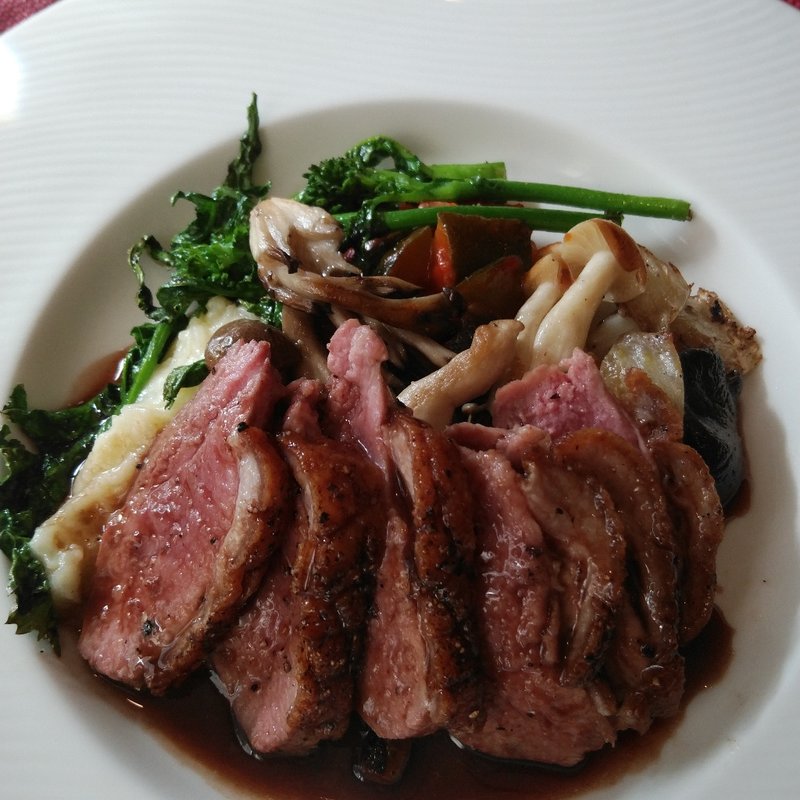 鴨肉のローストラズベリーソース(シラノ・ド・ベルジュラック)