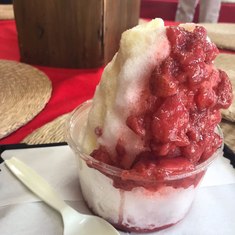 生いちごミルク氷(茶近)