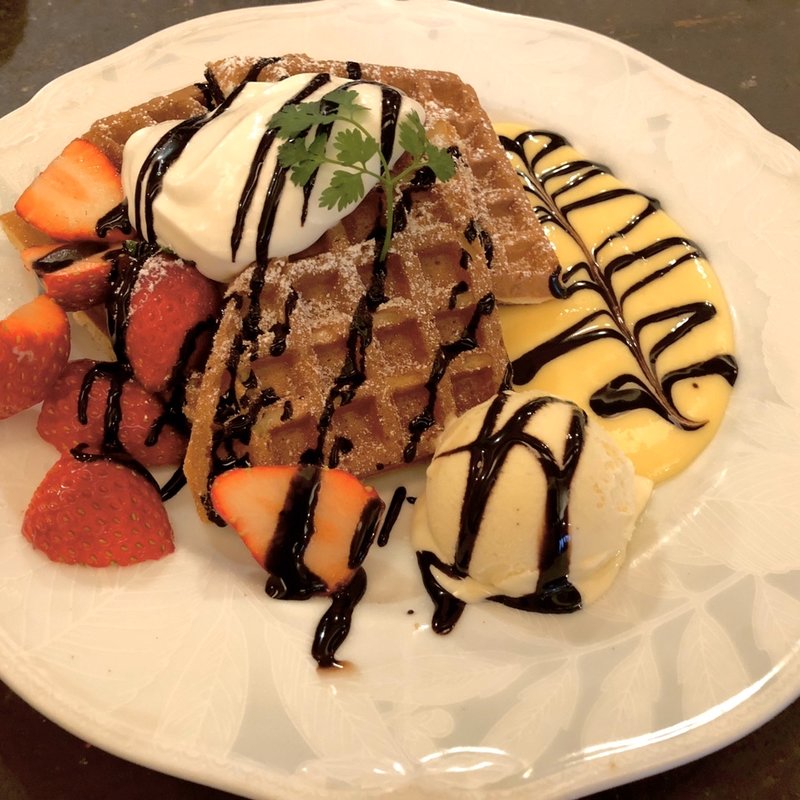 いちごのチョコカスタードワッフル(カフェ・ド・ラパン )