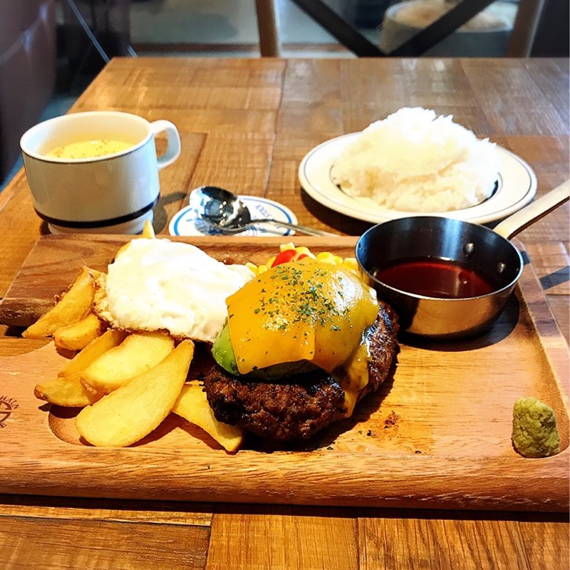 熟成牛アボカドチーズハンバーグランチ(肉が旨いカフェ NICKSTOCK 広島駅前)