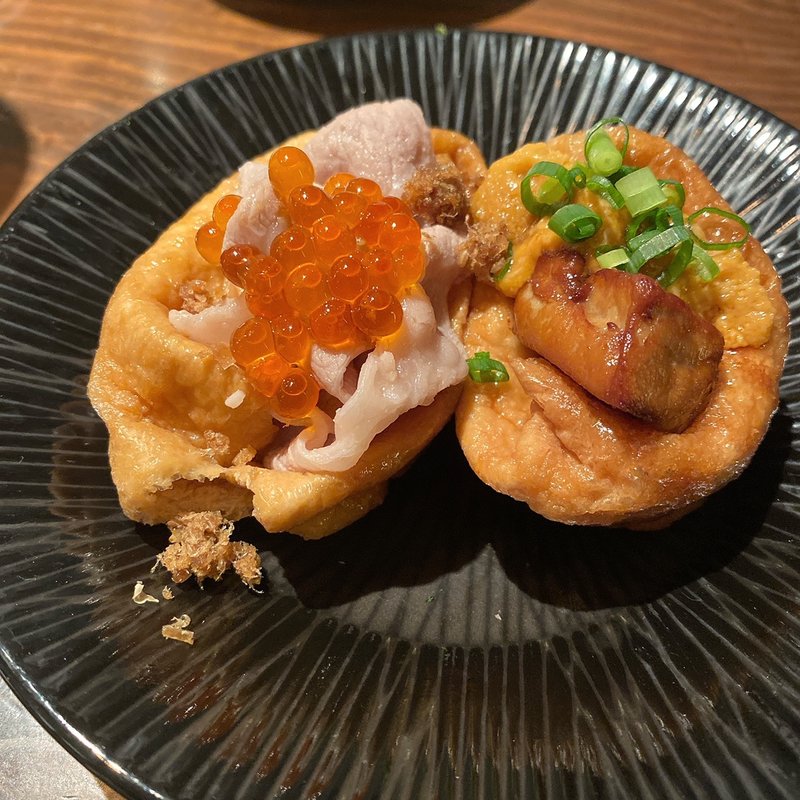 雲丹と炙りフォアグラいなり、鰻とクリームチーズいなり(あげまき)