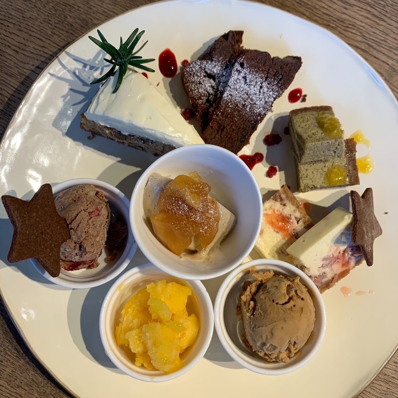 スイーツ盛り合わせ(世田谷クミン)