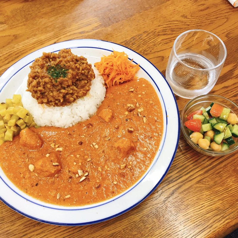ドライキーマとバターチキンカレーの2種盛り(CURRY LIFE COFFY)