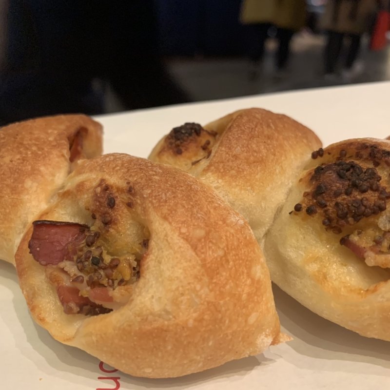 ベーコンと粒マスタードのエピ(ル パン ドゥ ジョエル・ロブション 渋谷ヒカリエShinQs店)