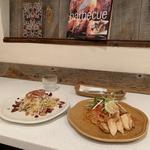 長野県産白アワビ茸と海老のトマトソースパスタ 香味サラダのせ
