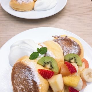 季節のフレッシュフルーツパンケーキ(幸せのパンケーキ 船橋店)