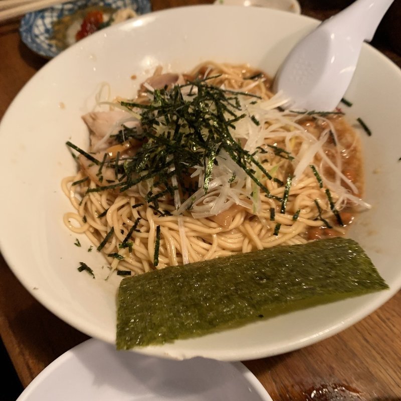 背脂ラーメン納豆(もちぶたラーメン 利田商店)