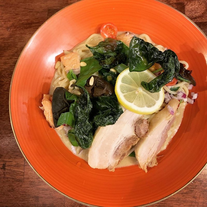 限定　テリヤキサーモンとほうれん草のまぜそば トロトロチャーシューのせ(海老丸らーめん)