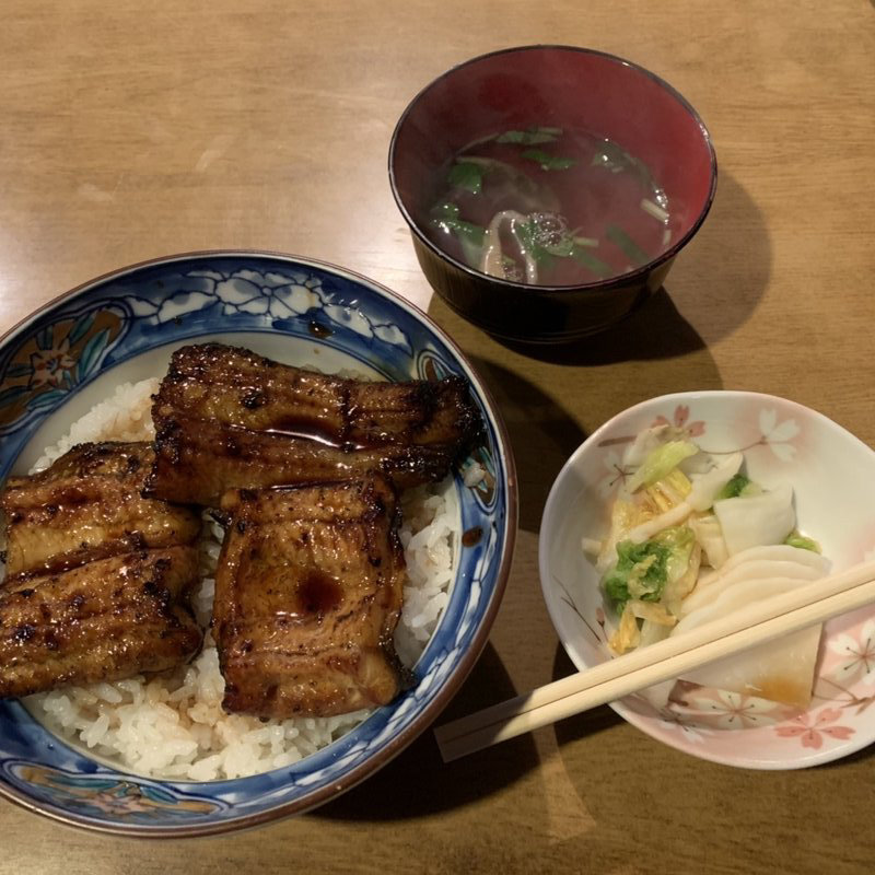 うな丼(上)(うなぎ　大蒲焼　明ぼ乃 （あけぼの）)