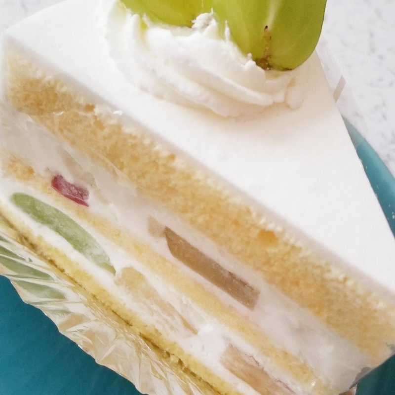 ブドウのショートケーキ(ちいさなお菓子やさん プチヌヌース)