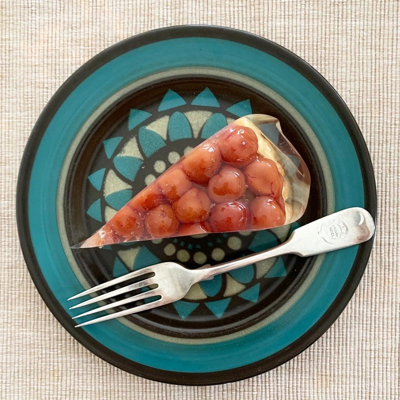 サワーチェリータルト(近江屋洋菓子店 神田店 （オウミヤヨウガシテン）)