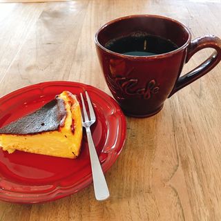 バスクチーズケーキ　ブレンドコーヒー(ガザーラ カフェ （Gazzara Coffe）)