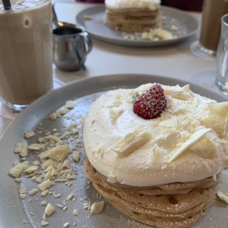 ホワイトショコラのパンケーキ(SØHOLM CAFE+DINING 梅田)