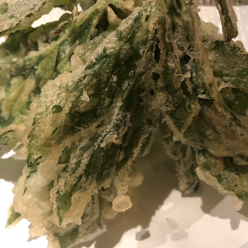 明日葉の天ぷら(八丈島料理はっとり)