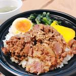 魯肉飯(ルーローハン)スープ付き(羽根つき焼小籠包鼎’s恵比寿本店)
