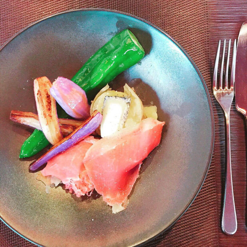 熱々じゃがいものエクラゼ 生ハムと鎌倉野菜(STEREO Kamakura)