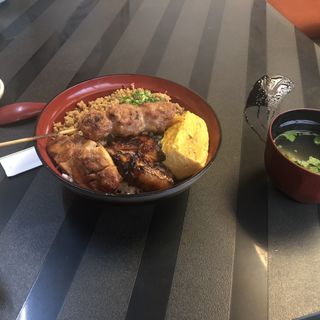 炭火焼き鶏丼(鶏よし(とりよし))