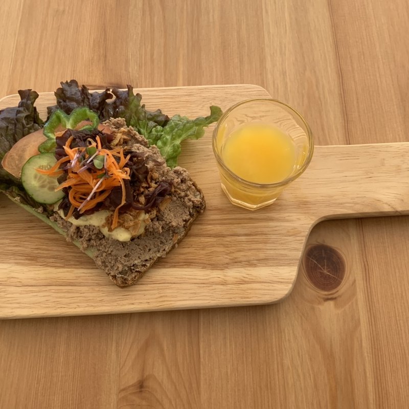 ライ麦パン／レバーパテ(ヒュッゲカフェ  グリーンシューツ)