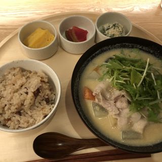 鹿児島産茶美豚の胡麻豆乳お碗御膳(神楽坂　茶寮　渋谷スクランブルスクエア店)